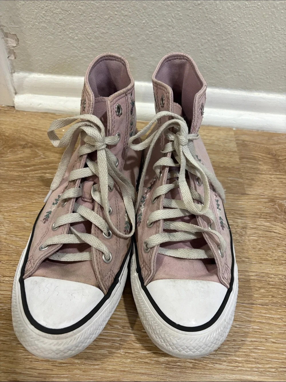 Pinkish Lavender Converse with Floral Embroidery detail
